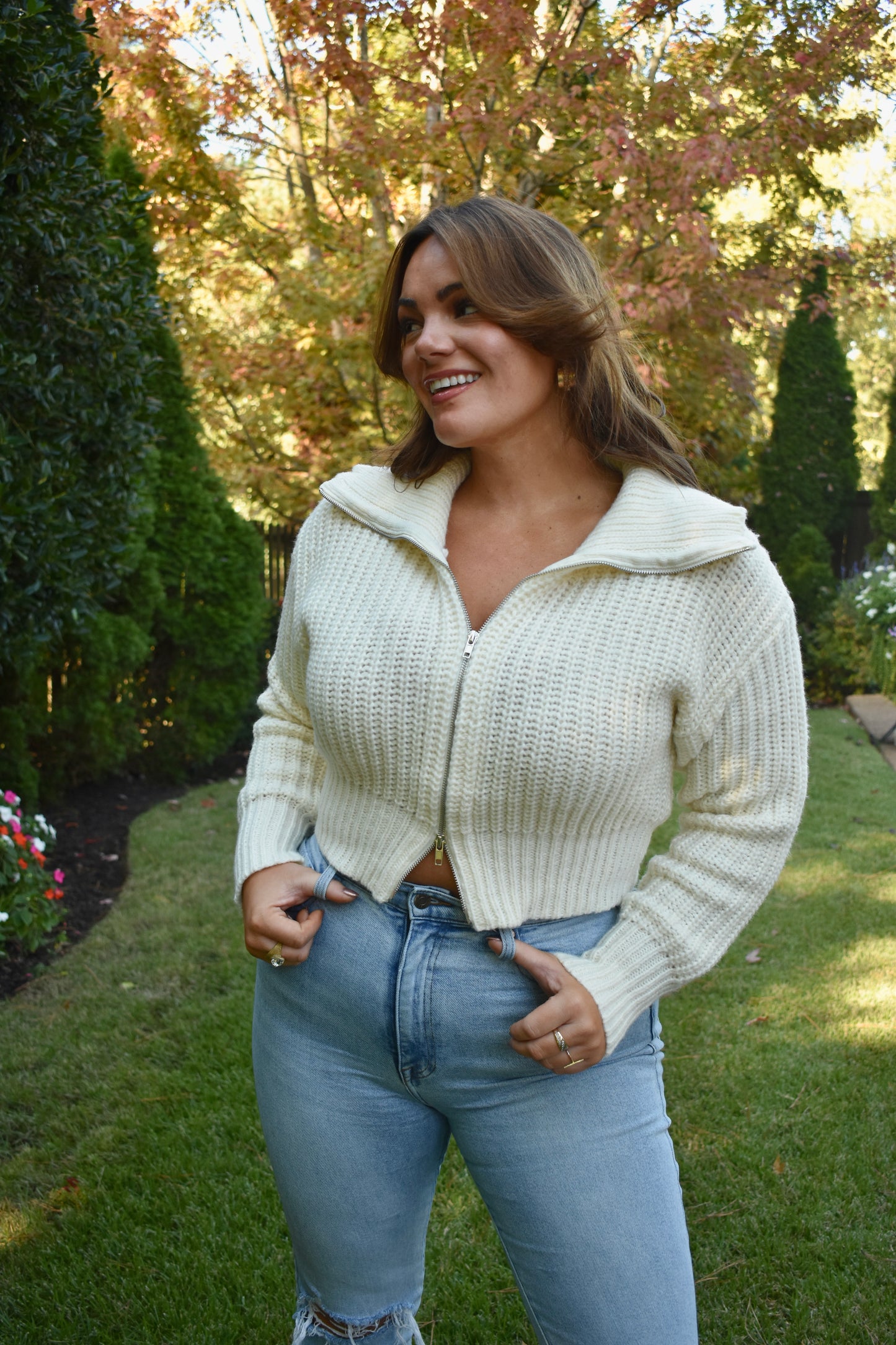 CREAM COLLARED CARDIGAN