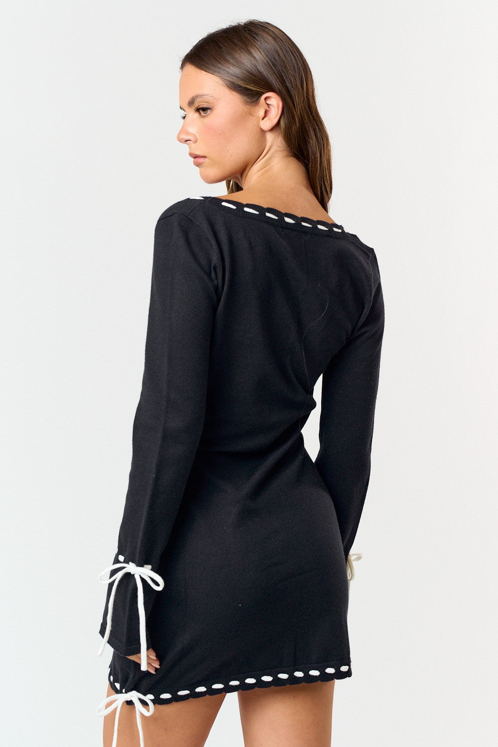 BLACK STITCHING LONG SLEEVE DRESS